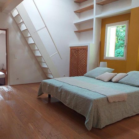Maison Au Coeur De Fontaine De Vaucluse, Nichee Sur Le Rocher Et Surplombant La Sorgue Екстер'єр фото