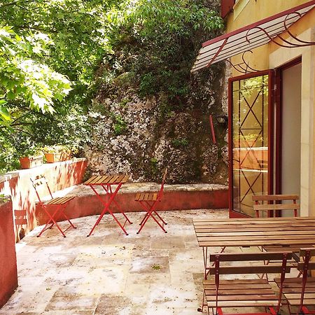 Maison Au Coeur De Fontaine De Vaucluse, Nichee Sur Le Rocher Et Surplombant La Sorgue Екстер'єр фото