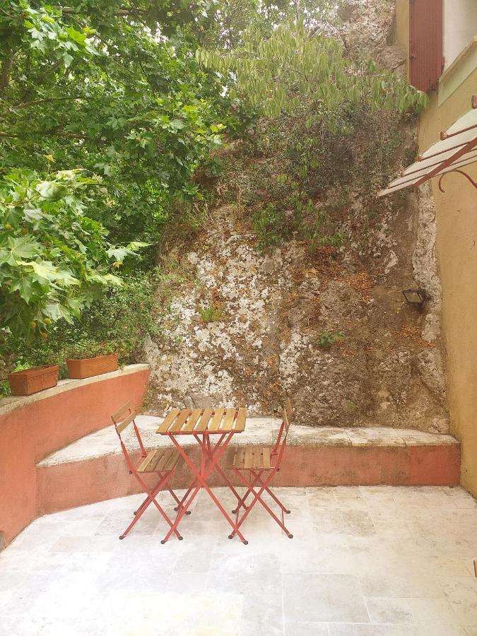 Maison Au Coeur De Fontaine De Vaucluse, Nichee Sur Le Rocher Et Surplombant La Sorgue Екстер'єр фото