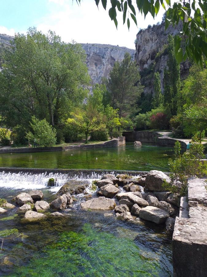 Maison Au Coeur De Fontaine De Vaucluse, Nichee Sur Le Rocher Et Surplombant La Sorgue Екстер'єр фото