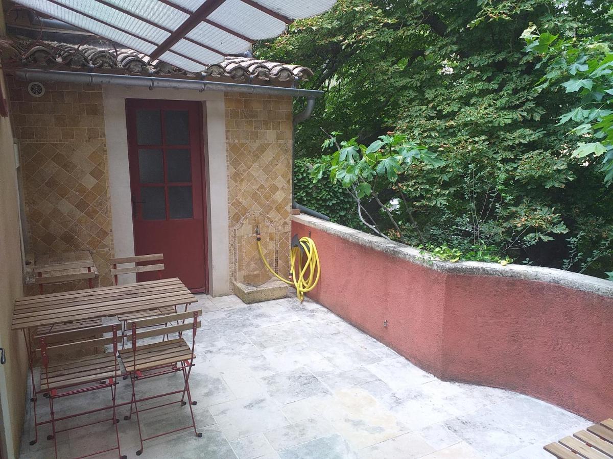 Maison Au Coeur De Fontaine De Vaucluse, Nichee Sur Le Rocher Et Surplombant La Sorgue Екстер'єр фото