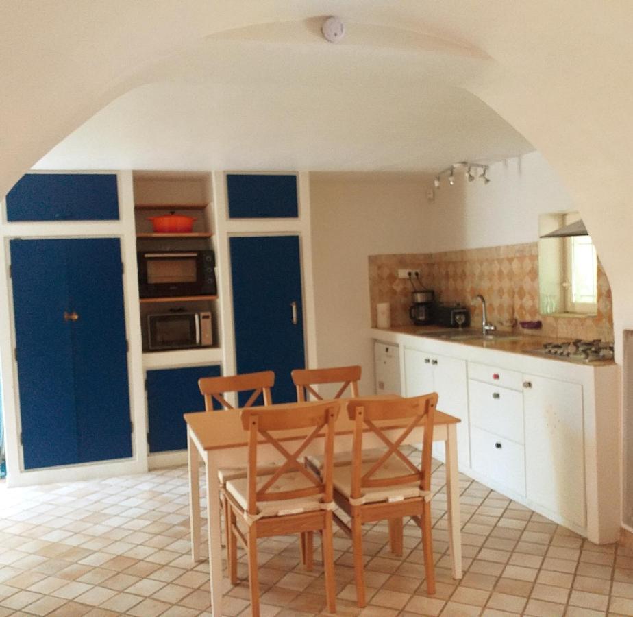 Maison Au Coeur De Fontaine De Vaucluse, Nichee Sur Le Rocher Et Surplombant La Sorgue Екстер'єр фото