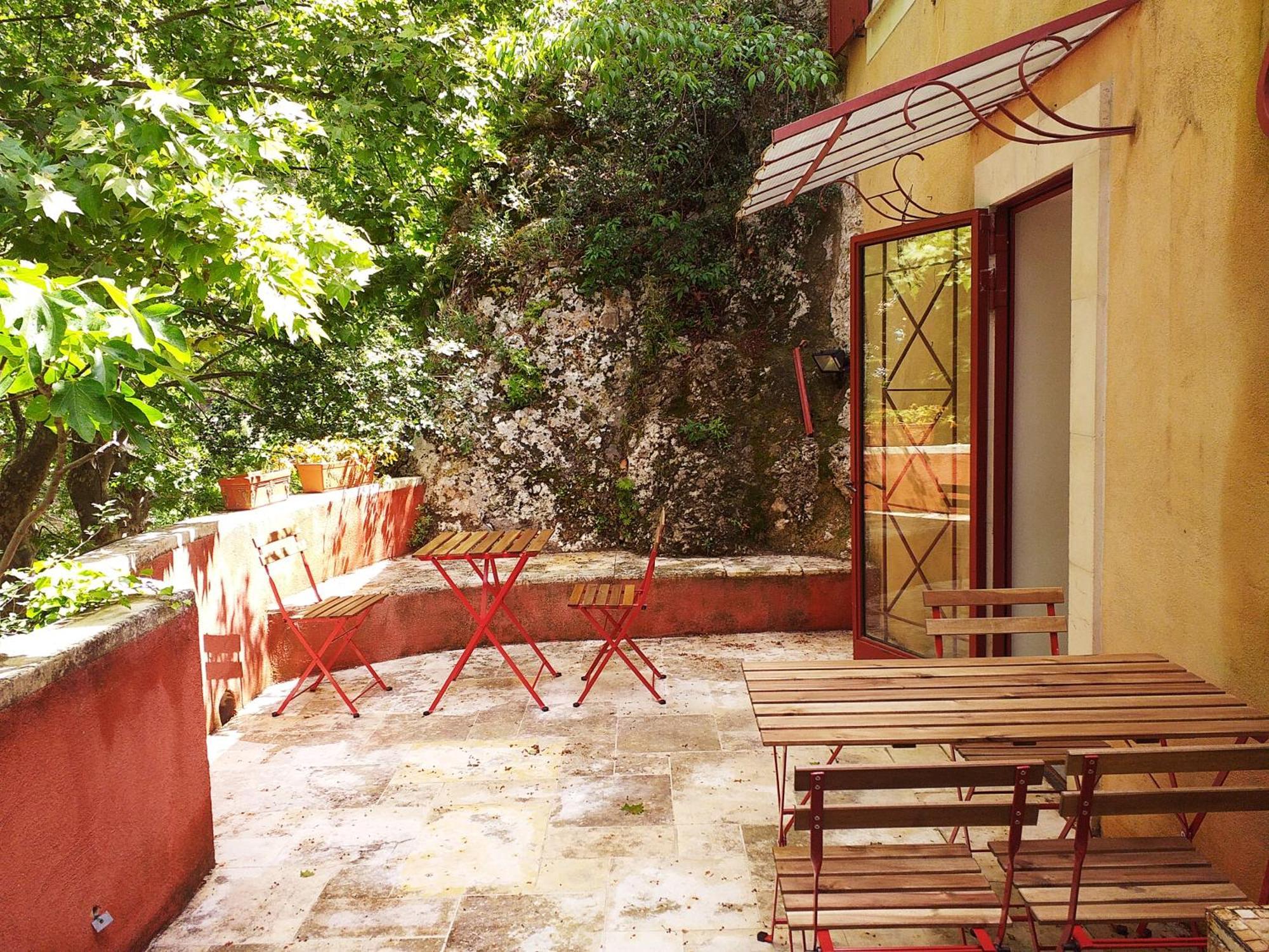 Maison Au Coeur De Fontaine De Vaucluse, Nichee Sur Le Rocher Et Surplombant La Sorgue Екстер'єр фото